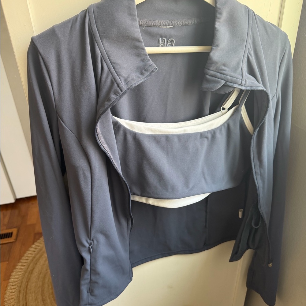 Like New! Gold Hinge Slate Blue Active Bra and Bike Shorts w/ Matching Jacket - Picture 6 of 12
